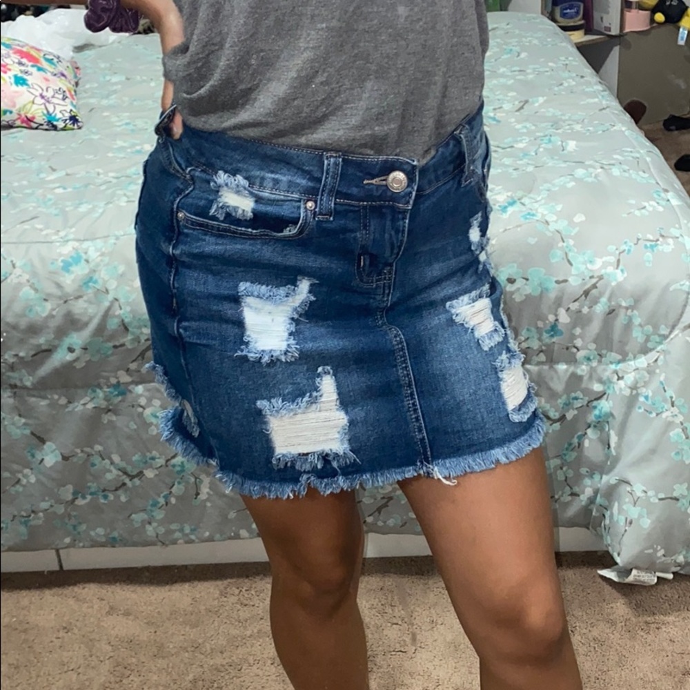 FOREVER 21 ripped jean skirt